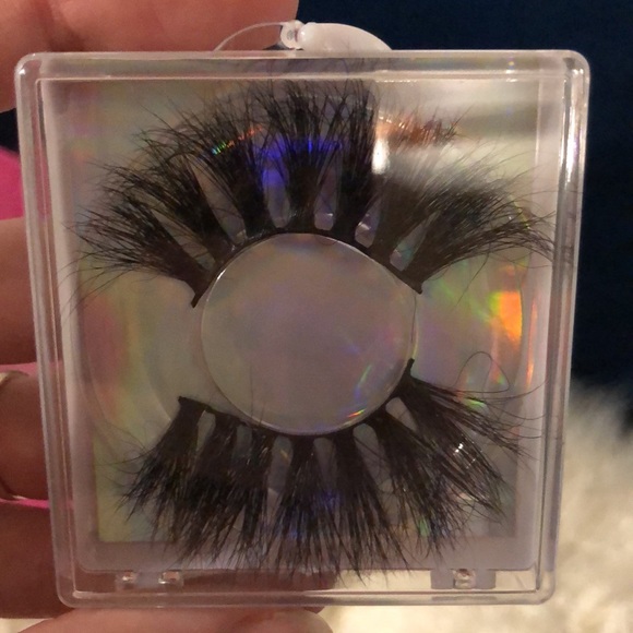 Lashes - Picture 2 of 2